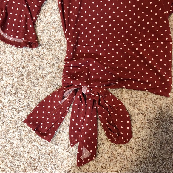 Red tie bow shirt - Picture 2 of 7